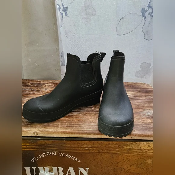 B2 Black Matte Rain Boots